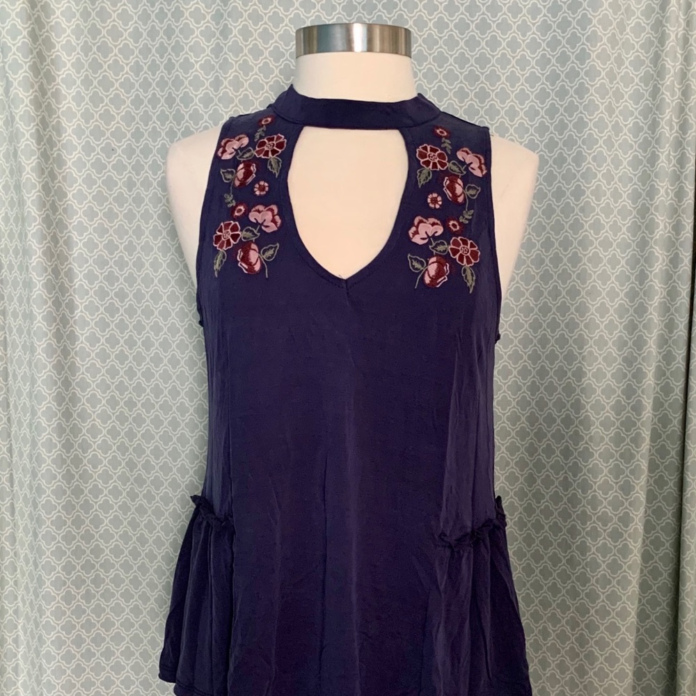 Francesca’s Alya Embroidered keyhole Top